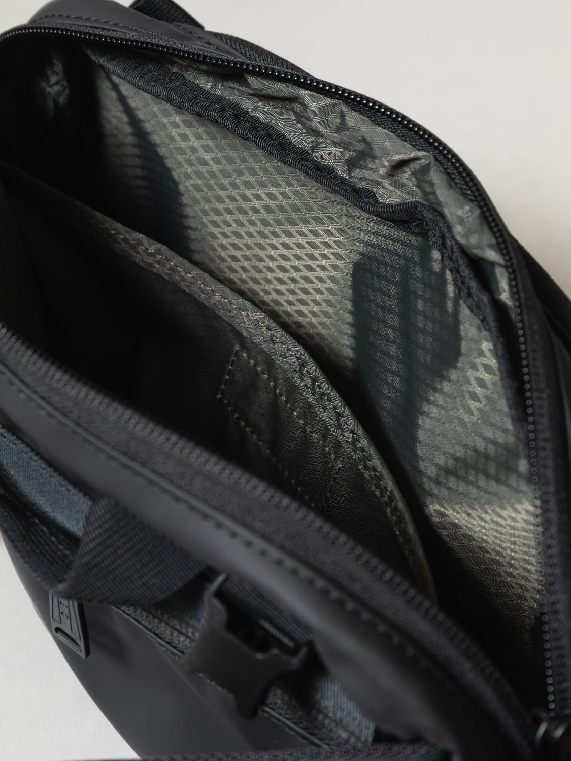 CIE Grid3 2-Way Sling Bag