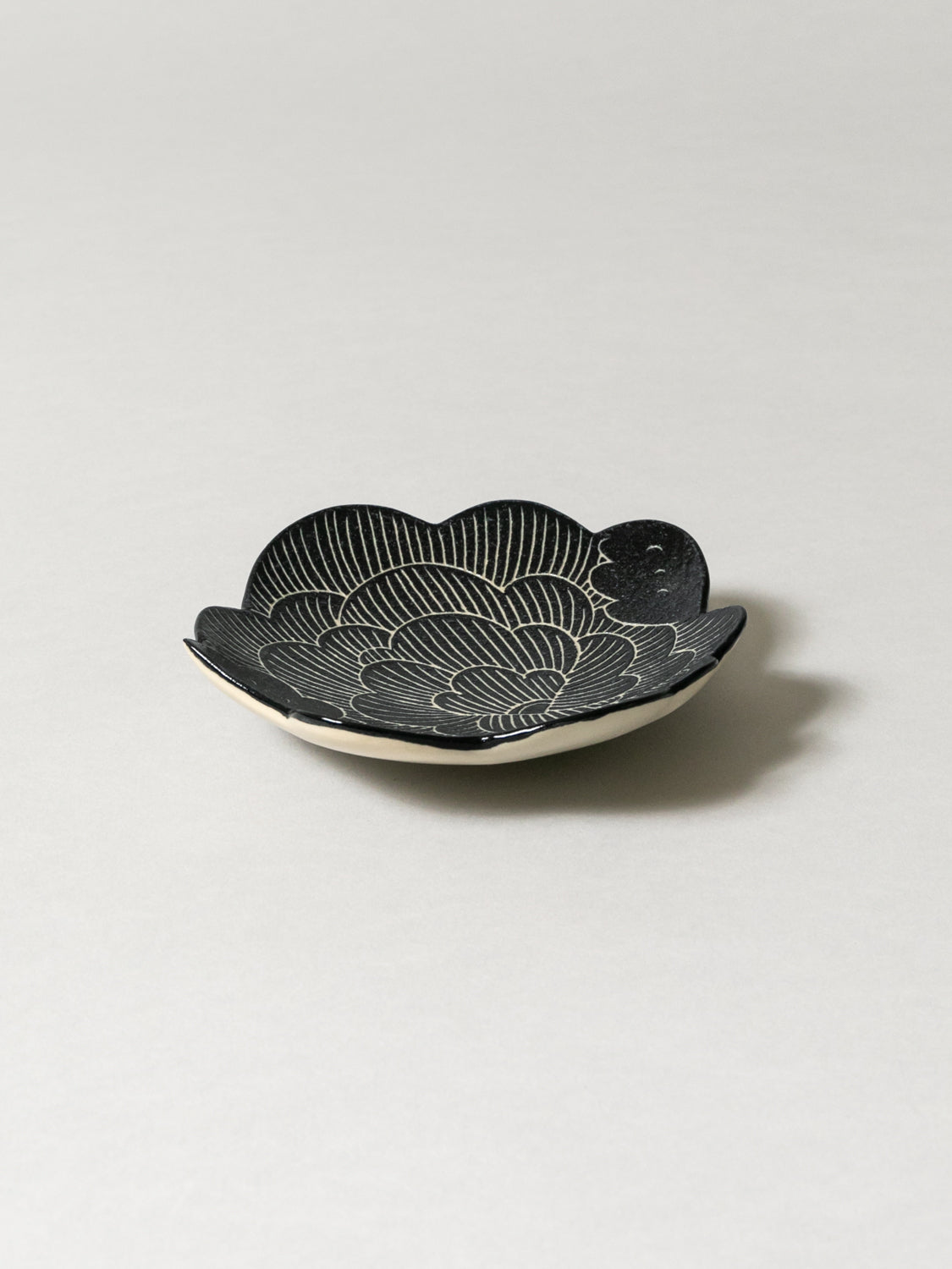 FUGA Wind Flower Plate - Black
