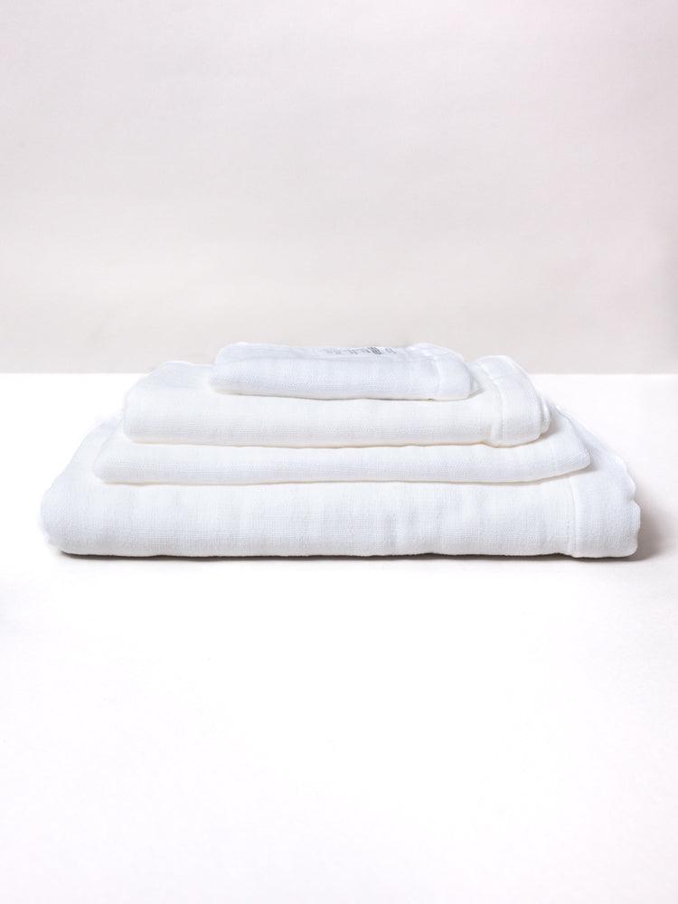 Parachute Classic Towel White Washcloth