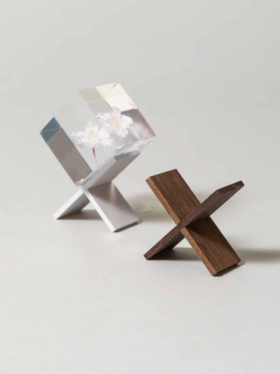 Sola Cube Stand