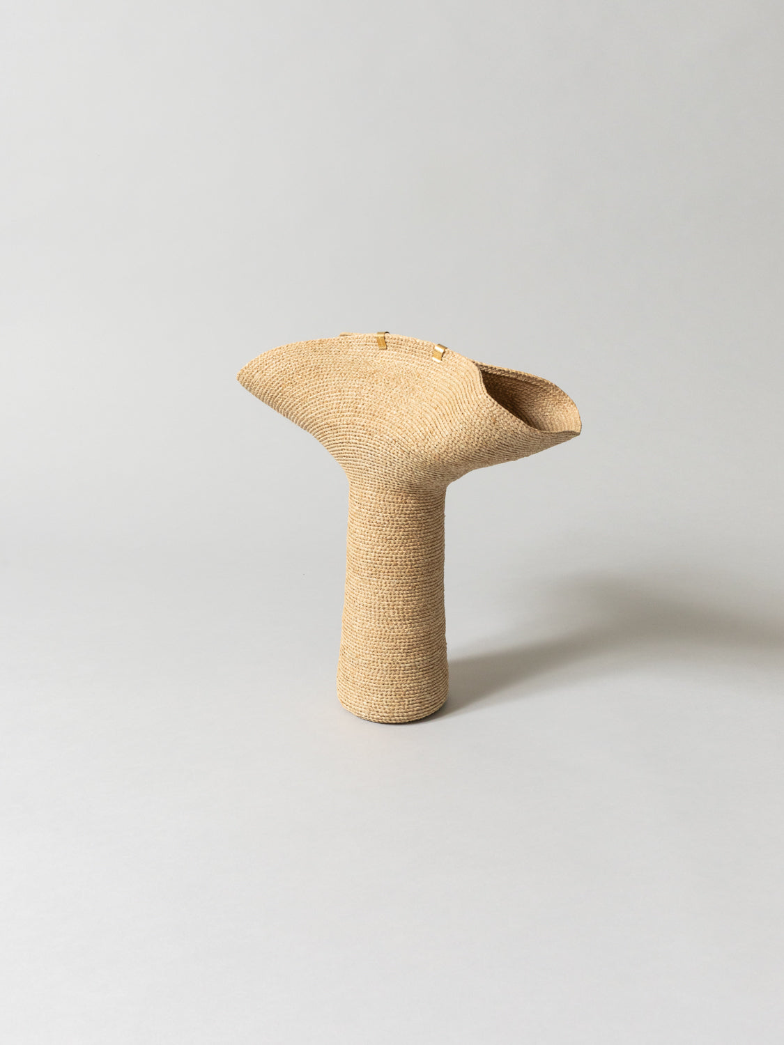 Lapel Vase - Raffia