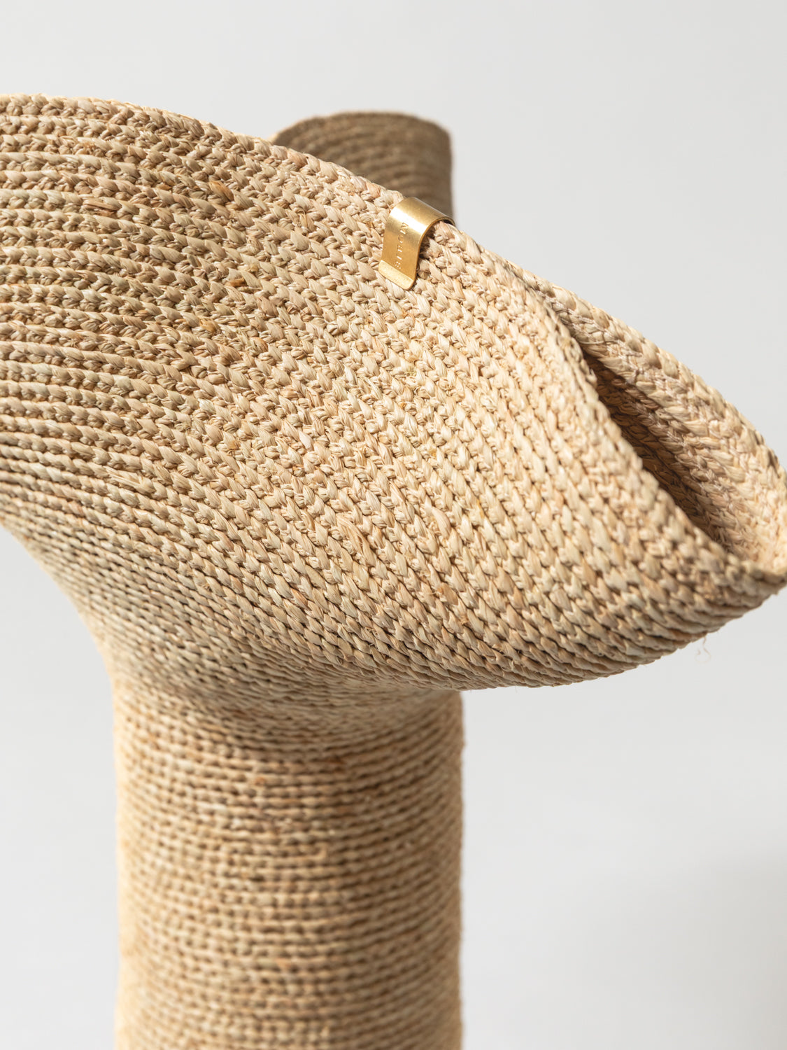 Lapel Vase - Raffia
