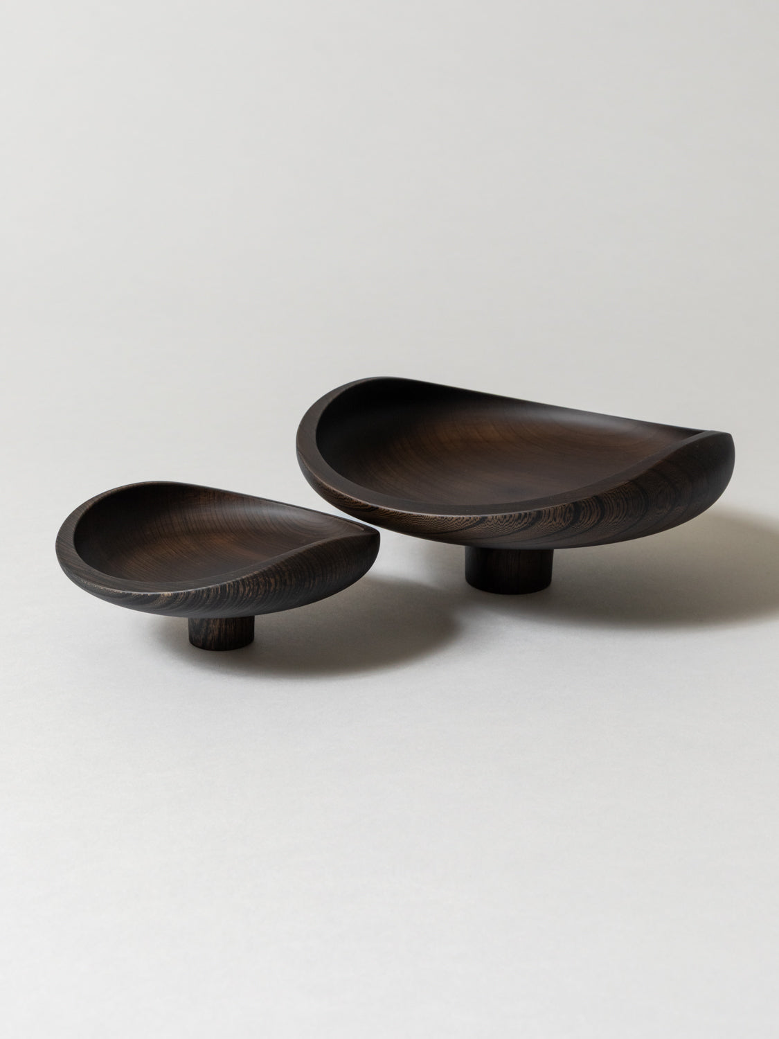 AEKA Object Footed Flat Bowl, Black