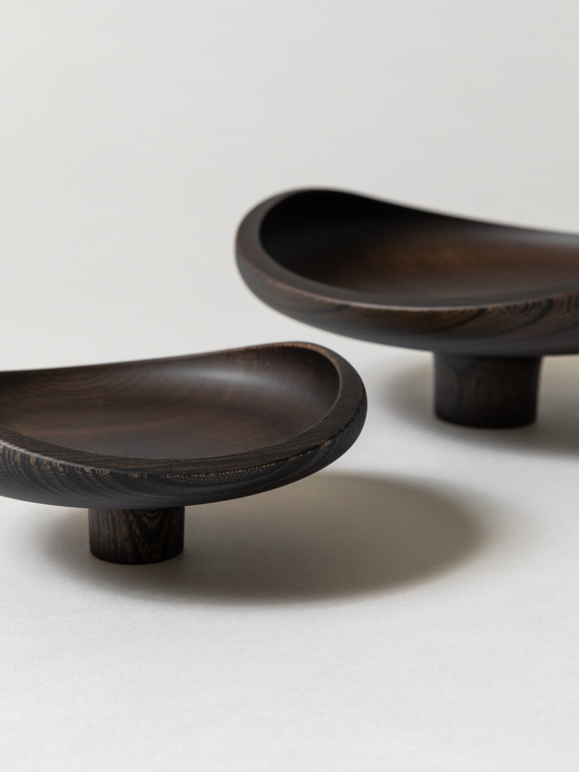 AEKA Object Footed Flat Bowl, Black
