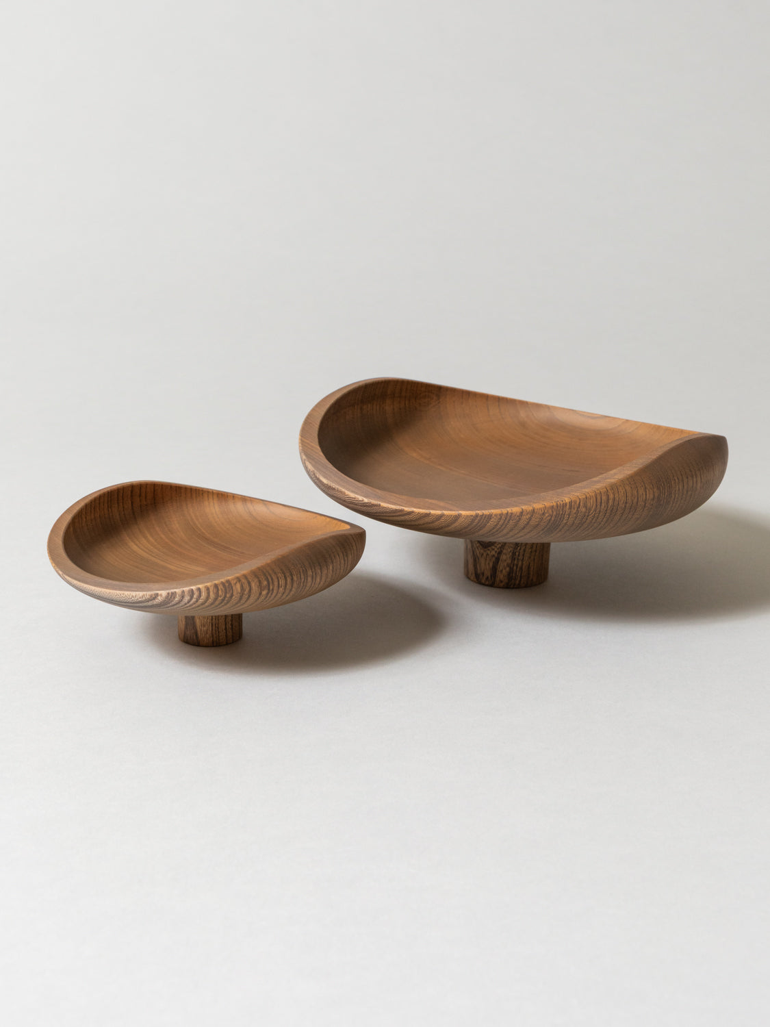 AEKA Object Footed Flat Bowl, Smoky Grey