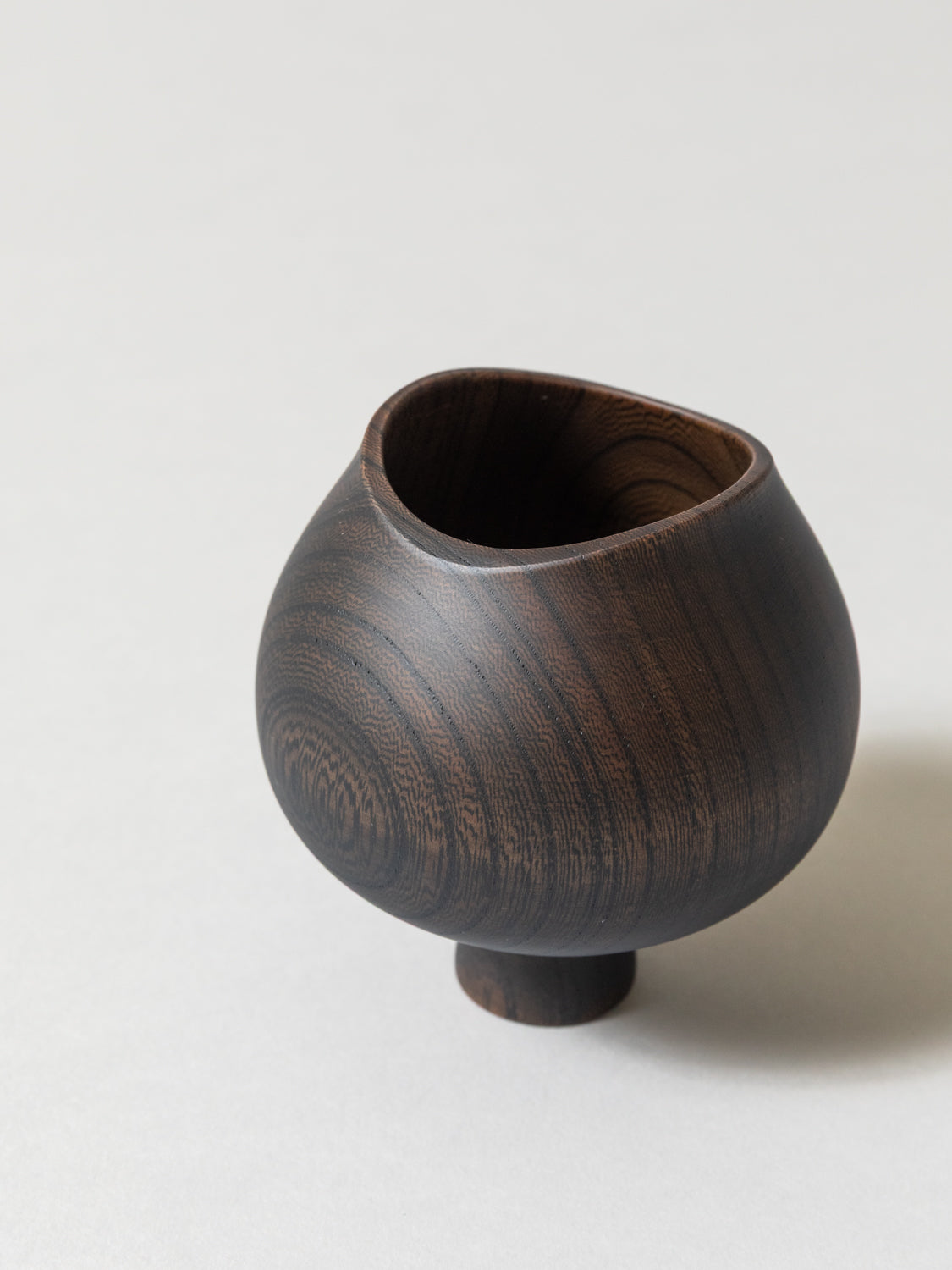 AEKA Object Footed Vase, Black