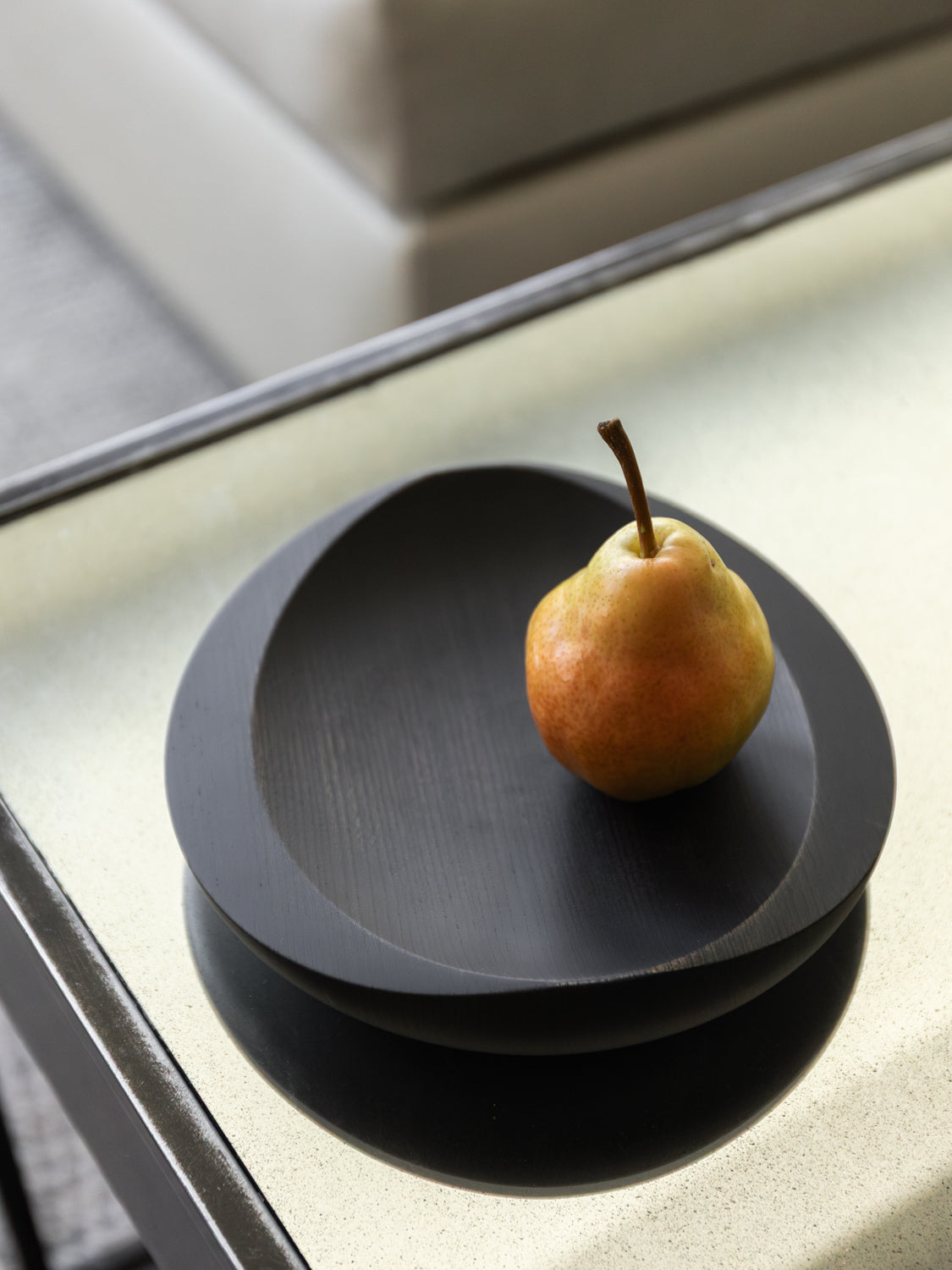 AEKA Object Thick Rim Plate, Black