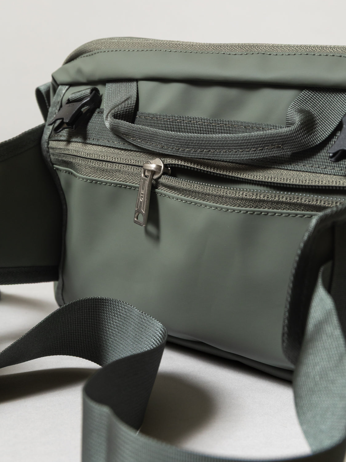 CIE Grid3 2-Way Sling Bag
