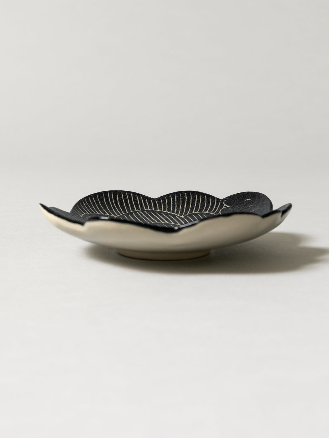 FUGA Wind Flower Plate - Black