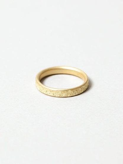 Center Cast 18K Gold Wedding Band